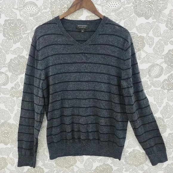 Banana Republic 100% Merino Wool Stripped V neck Men's Sweater - Picture 1 of 6